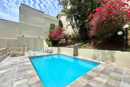 Apartamento à venda com 90m², 3 quartos e 2 vagas Apartamento à venda com 90m², 3 quartos e 2 vagasÁrea comum - Piscina