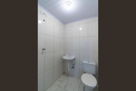 Banheiro  de kitnet/studio para alugar com 1 quarto, 125m² em Cidade Domitila, São Paulo