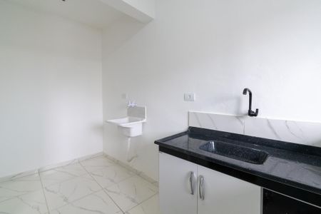 Sala/Cozinha de kitnet/studio para alugar com 1 quarto, 125m² em Cidade Domitila, São Paulo