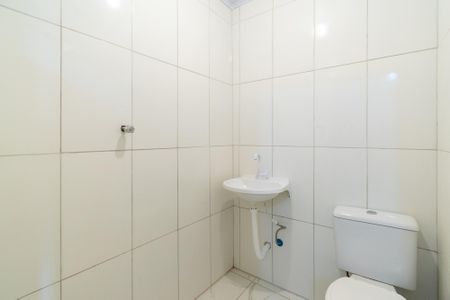 Banheiro  de kitnet/studio para alugar com 1 quarto, 125m² em Cidade Domitila, São Paulo