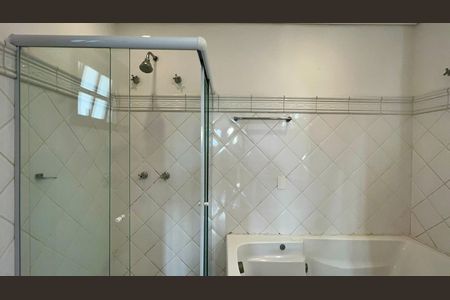 Casa à venda com 400m², 4 quartos e 4 vagasBanheiro da Suíte 2