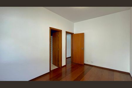 Casa à venda com 400m², 4 quartos e 4 vagasSuíte 4