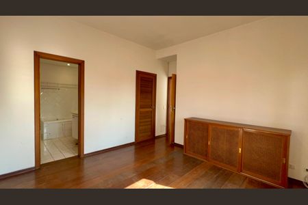 Casa à venda com 400m², 4 quartos e 4 vagasSuíte 2