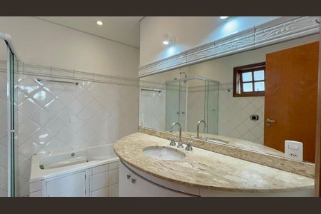 Casa à venda com 400m², 4 quartos e 4 vagasBanheiro da Suíte 2