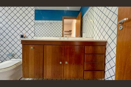 Casa à venda com 400m², 4 quartos e 4 vagasBanheiro da Suíte 3