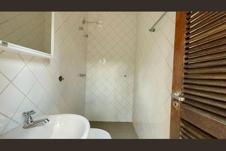 Casa à venda com 400m², 4 quartos e 4 vagasBanheiro da  Piscina