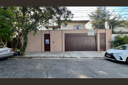 Casa à venda com 400m², 4 quartos e 4 vagasFachada