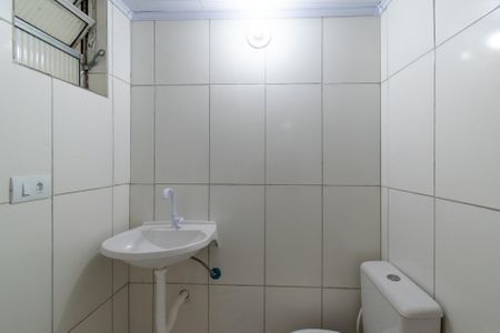 Banheiro  de kitnet/studio para alugar com 1 quarto, 45m² em Cidade Domitila, São Paulo