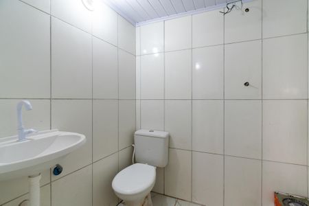 Banheiro  de kitnet/studio para alugar com 1 quarto, 45m² em Cidade Domitila, São Paulo