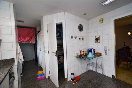 Apartamento à venda com 151m², 4 quartos e 2 vagas Apartamento à venda com 151m², 4 quartos e 2 vagasCozinha