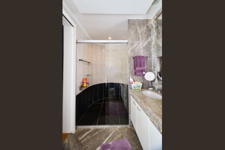 Apartamento à venda com 151m², 4 quartos e 2 vagas Apartamento à venda com 151m², 4 quartos e 2 vagasBanheiro Suite 2