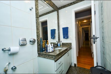 Apartamento à venda com 151m², 4 quartos e 2 vagas Apartamento à venda com 151m², 4 quartos e 2 vagasBanheiro Social