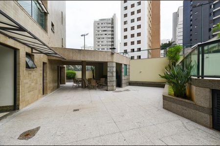 Apartamento à venda com 151m², 4 quartos e 2 vagas Apartamento à venda com 151m², 4 quartos e 2 vagasÁrea comum - Piscina