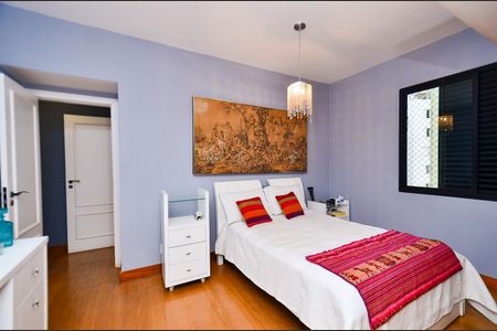 Apartamento à venda com 151m², 4 quartos e 2 vagas Apartamento à venda com 151m², 4 quartos e 2 vagasSuite 2