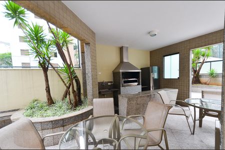 Apartamento à venda com 151m², 4 quartos e 2 vagas Apartamento à venda com 151m², 4 quartos e 2 vagasÁrea comum - Churrasqueira