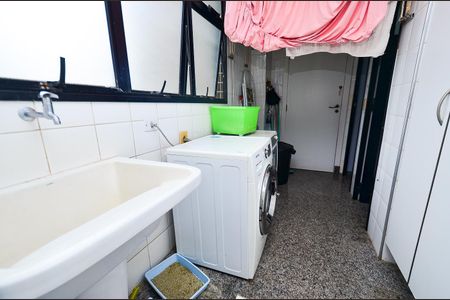 Apartamento à venda com 151m², 4 quartos e 2 vagas Apartamento à venda com 151m², 4 quartos e 2 vagasÁrea de Serviço