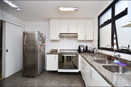 Apartamento à venda com 151m², 4 quartos e 2 vagas Apartamento à venda com 151m², 4 quartos e 2 vagasCozinha