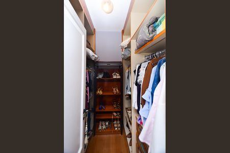 Apartamento à venda com 151m², 4 quartos e 2 vagas Apartamento à venda com 151m², 4 quartos e 2 vagasCloset Suite 2