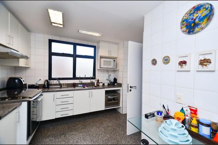 Apartamento à venda com 151m², 4 quartos e 2 vagas Apartamento à venda com 151m², 4 quartos e 2 vagasCozinha