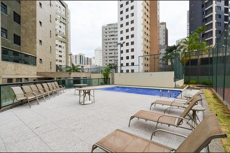 Apartamento à venda com 151m², 4 quartos e 2 vagas Apartamento à venda com 151m², 4 quartos e 2 vagasÁrea comum - Piscina
