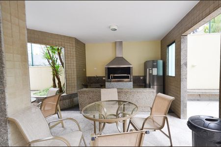 Apartamento à venda com 151m², 4 quartos e 2 vagas Apartamento à venda com 151m², 4 quartos e 2 vagasÁrea comum - Churrasqueira