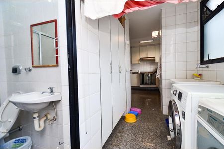 Apartamento à venda com 151m², 4 quartos e 2 vagas Apartamento à venda com 151m², 4 quartos e 2 vagasÁrea de Serviço