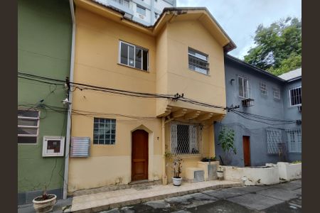 Casa à venda com 96m², 2 quartos e sem vaga Casa à venda com 96m², 2 quartos e sem vagaFachada e portaria