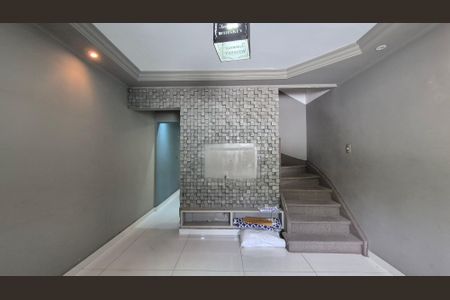 Casa para alugar com 110m², 2 quartos e 2 vagas Casa para alugar com 110m², 2 quartos e 2 vagasSala