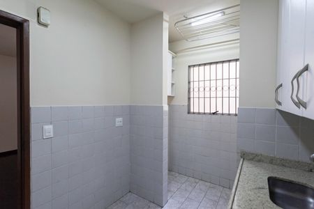 Apartamento à venda com 48m², 2 quartos e sem vaga Apartamento à venda com 48m², 2 quartos e sem vagaCozinha e Área de Serviço