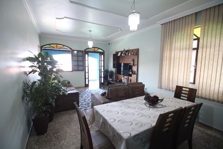 Sala de casa à venda com 4 quartos, 273m² em Tirol, Contagem