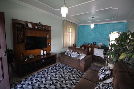 Sala de casa à venda com 4 quartos, 273m² em Tirol, Contagem