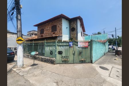 Casa para alugar com 142m², 3 quartos e 2 vagas Casa para alugar com 142m², 3 quartos e 2 vagasFachada