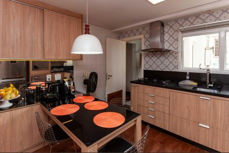 Apartamento à venda com 170m², 3 quartos e 3 vagas Apartamento à venda com 170m², 3 quartos e 3 vagasCozinha