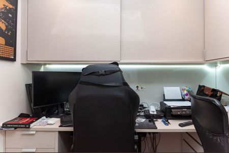 Apartamento à venda com 170m², 3 quartos e 3 vagas Apartamento à venda com 170m², 3 quartos e 3 vagasHome Office