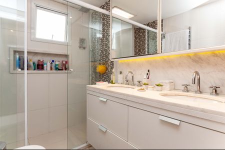 Apartamento à venda com 170m², 3 quartos e 3 vagas Apartamento à venda com 170m², 3 quartos e 3 vagasBanheiro do quarto 1 Suíte