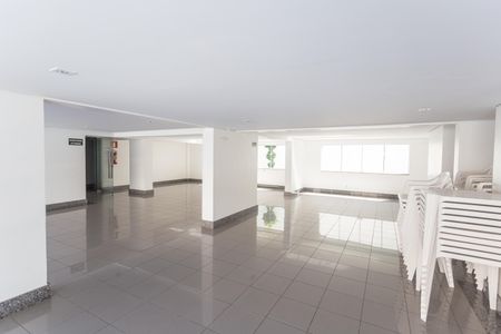 Apartamento à venda com 80m², 3 quartos e 2 vagas Apartamento à venda com 80m², 3 quartos e 2 vagasÁrea Comum - Salão de Festas