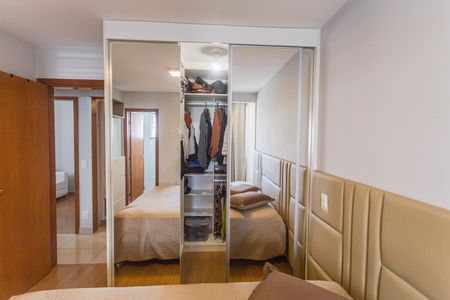 Apartamento à venda com 80m², 3 quartos e 2 vagas Apartamento à venda com 80m², 3 quartos e 2 vagasCloset da Suíte