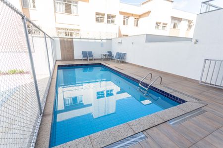 Apartamento à venda com 80m², 3 quartos e 2 vagas Apartamento à venda com 80m², 3 quartos e 2 vagasÁrea Comum - Piscina