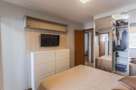 Apartamento à venda com 80m², 3 quartos e 2 vagas Apartamento à venda com 80m², 3 quartos e 2 vagasSuíte