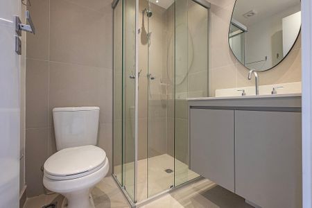 Banheiro de kitnet/studio para alugar com 1 quarto, 25m² em Pinheiros, São Paulo
