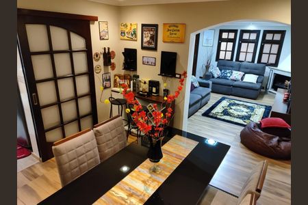 Casa à venda com 164m², 3 quartos e 3 vagasSala