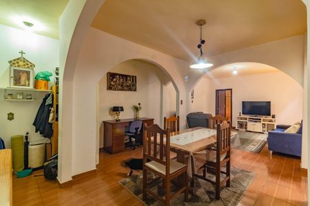 Casa à venda com 200m², 3 quartos e 3 vagasSala