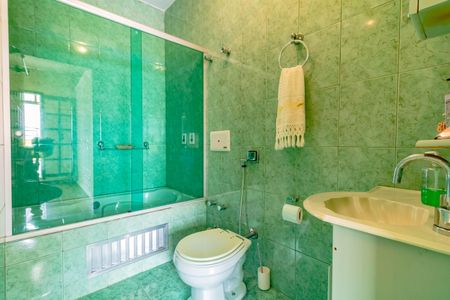 Casa à venda com 200m², 3 quartos e 3 vagasBanheiro da Suíte