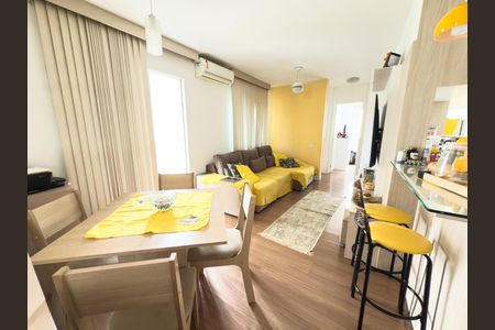 Sala de apartamento para alugar com 2 quartos, 56m² em Irajá, Rio de Janeiro