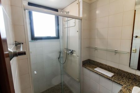 Apartamento para alugar com 140m², 4 quartos e 3 vagas Apartamento para alugar com 140m², 4 quartos e 3 vagasBanheiro da Suíte 1