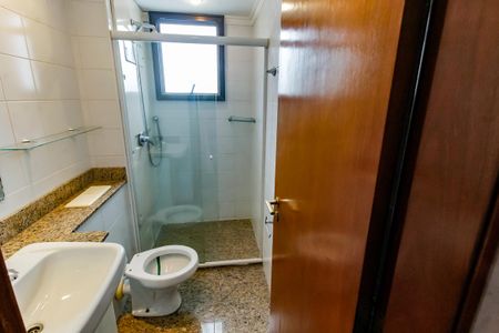 Apartamento para alugar com 140m², 4 quartos e 3 vagas Apartamento para alugar com 140m², 4 quartos e 3 vagasBanheiro da Suíte 2