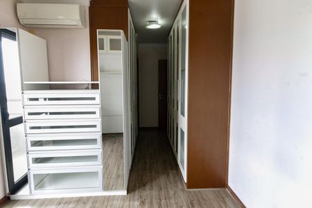Apartamento para alugar com 140m², 4 quartos e 3 vagas Apartamento para alugar com 140m², 4 quartos e 3 vagasCloset da Suíte 3