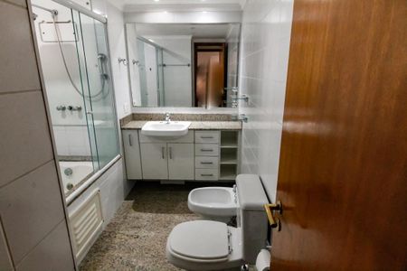 Apartamento para alugar com 140m², 4 quartos e 3 vagas Apartamento para alugar com 140m², 4 quartos e 3 vagasBanheiro da Suíte 3