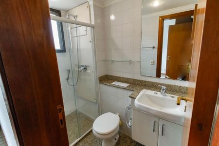 Apartamento para alugar com 140m², 4 quartos e 3 vagas Apartamento para alugar com 140m², 4 quartos e 3 vagasBanheiro da Suíte 1