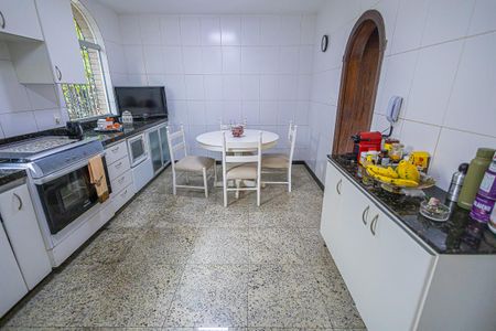 Casa à venda com 1100m², 6 quartos e 10 vagasCozinha
